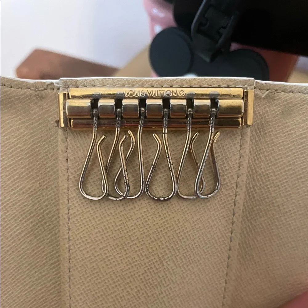 ‼️SOLD on Ⓜ️‼️Flash Sale 🎉Authentic Louis Vuitton Damier Azur Ring Keyholder - Picture 11 of 15